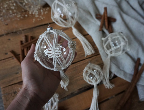 Macramé baňka 8 cm (A)