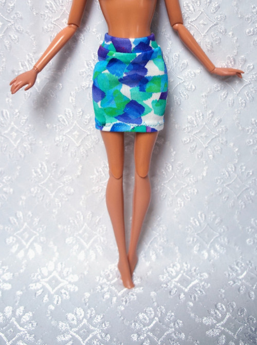 Barbie . natahovací sukně — foto 1