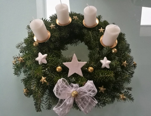 Adventní věneček v barvě na přání