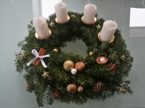 Adventní věneček v barvě na přání