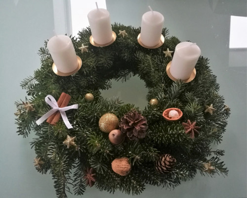 Adventní věneček v barvě na přání