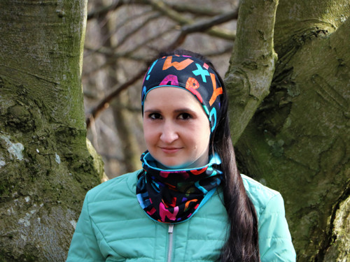 Úpletová čelenka písmená