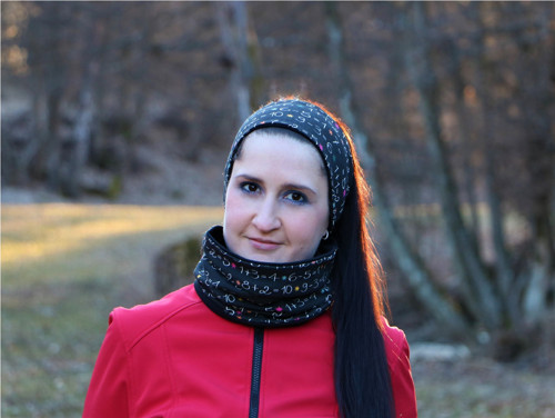 Úpletová čelenka čísla na tabuli