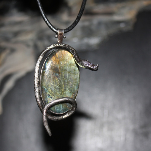 Hadí amulet — foto 1