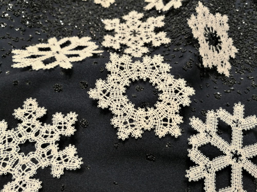Ručně paličkované vločky - 9 ks — foto 1