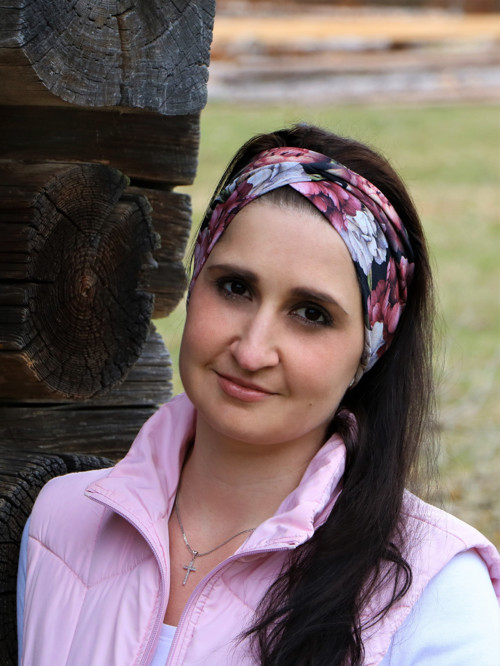 Prekrížená úpletová čelenka pivónie čierna