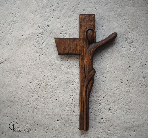 Ručně vyřezávaný křížek