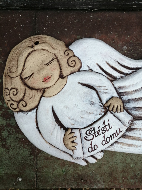 Andílek letící , reliéf — foto 1