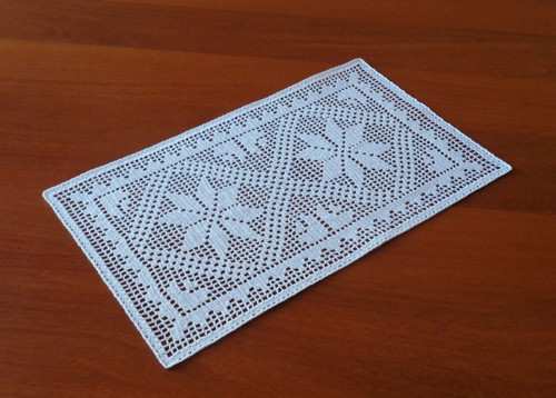 Háčkovaná dečka vánoční bílá obdélník 42 x 27 cm