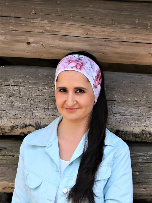 Úpletová čelenka pivónie biela