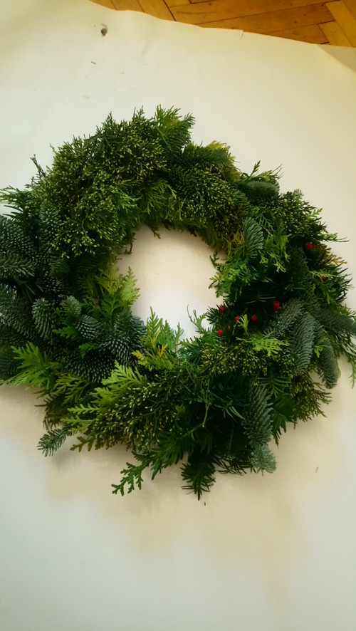 TEMNÝ KRASAVEC _ tmavý adventní věnec 40/45 cm