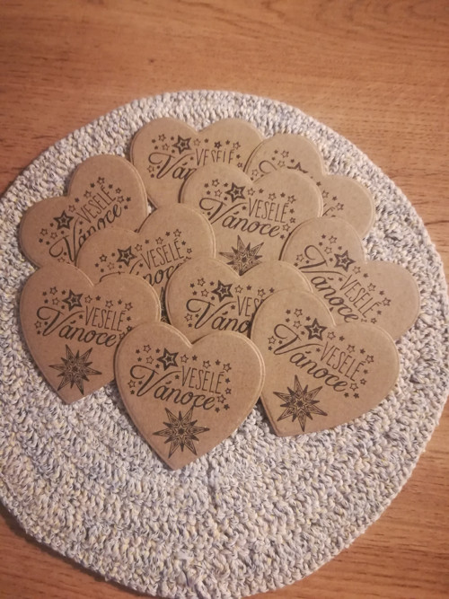 Vánoční jmenovky srdíčka 6,5 x 5,5 cm 10 ks