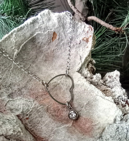 Ocelový náhrdelnik s kamínkem