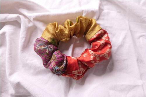 SLEVA: Gumička scrunchie etno II. - 100% hedvábí — foto 1