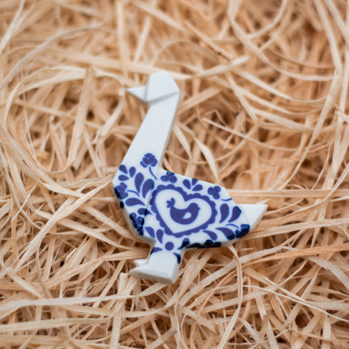 Porcelánová brož Kachna modro-bílá