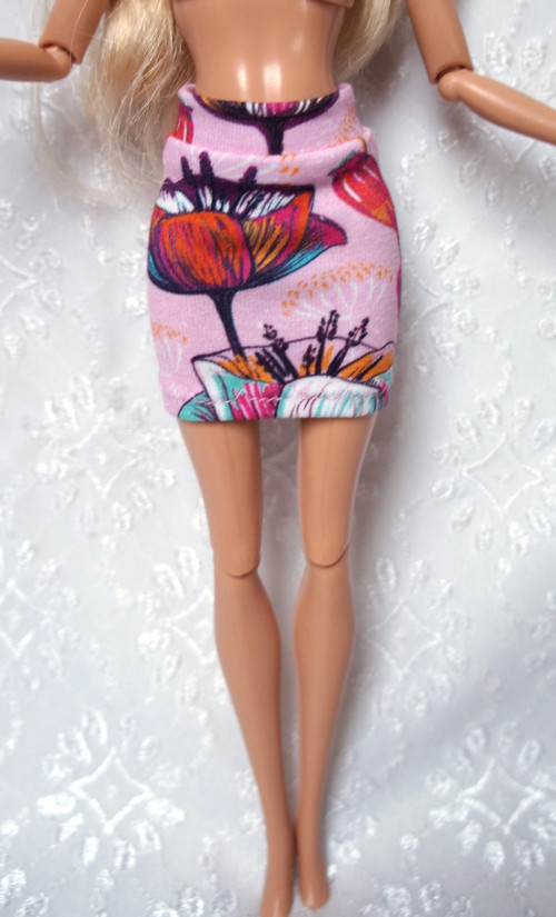 Barbie . natahovací sukně — foto 1