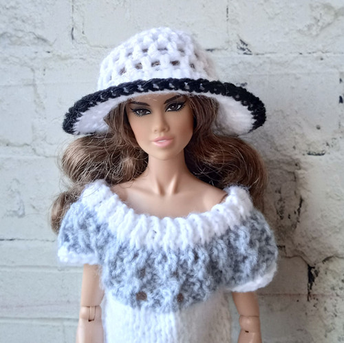 Oblečky pro Barbie - klobouček — foto 1