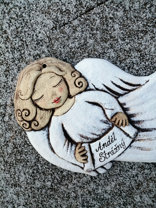 Andílek letící , reliéf — foto 1