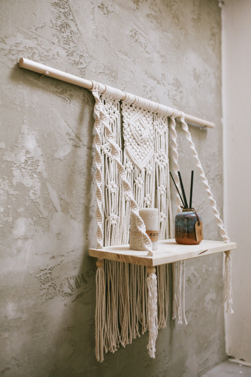 Macramé polička — foto 1