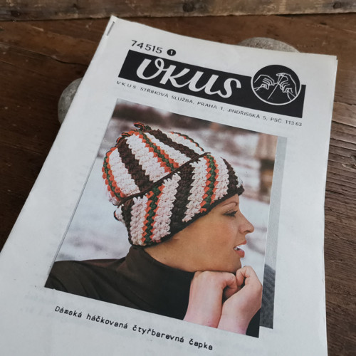 VKUS 74515 - Dámská háčkovaná čapka — foto 1