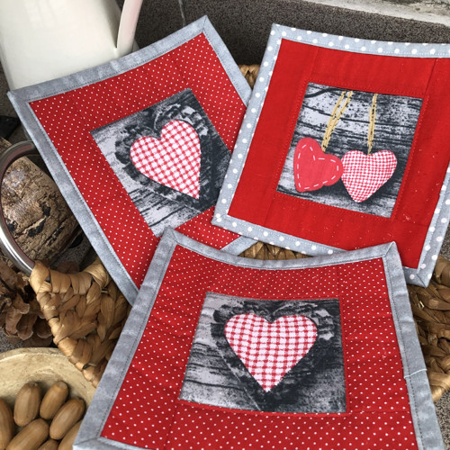 Podkafíčka se srdíčkem 18x18 cm