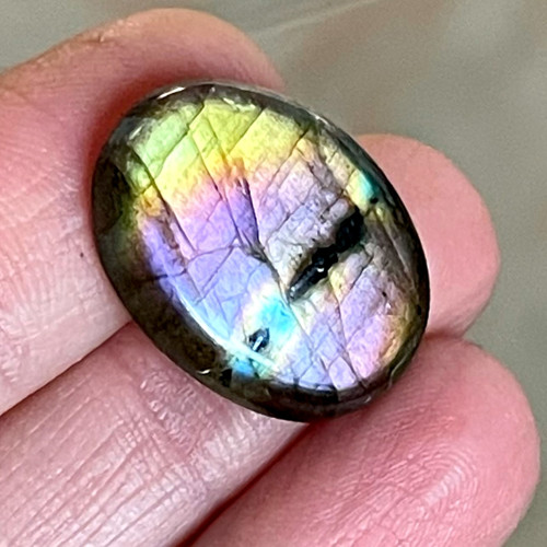 Labradorit kabošon ovál / 22x15x4mm