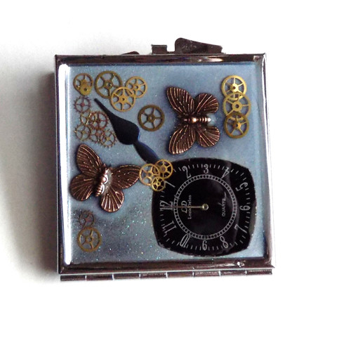 Abstraktní steampunk zrcátko