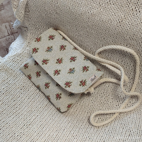Kabelka crossbody dekor