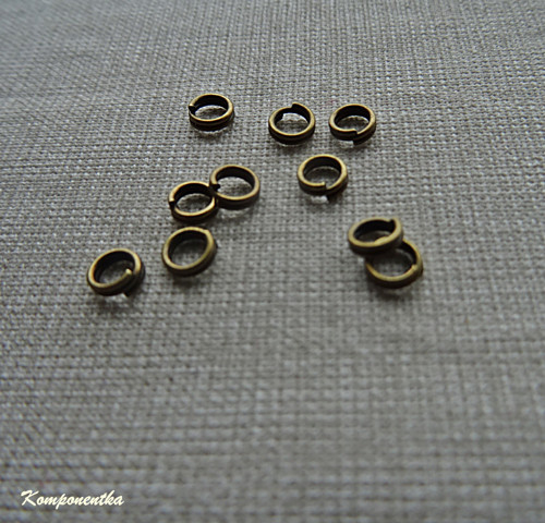 Dvojité spojovací kroužky 4mm 25kusů