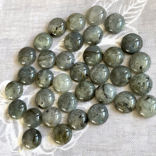 Labradorit kabošon světlešedý kruh / 12 mm
