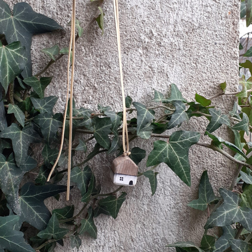 ,,Domeček přívěšek na kůži,,1. — foto 1