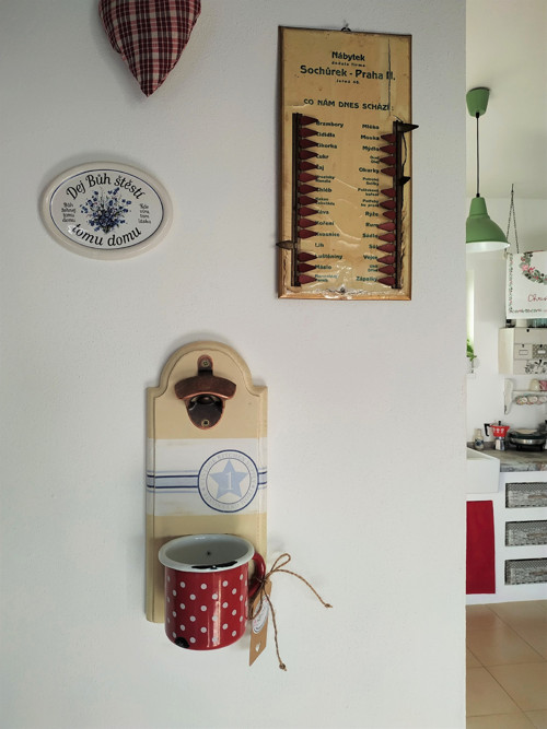 Nástěnný otvírák na pivo Vintage Kitchen