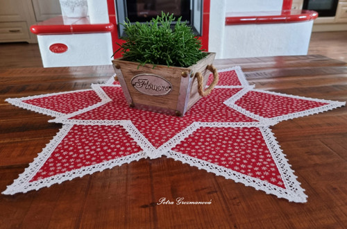 Vánoční hvězda lemovaná bílou krajkou...70 cm