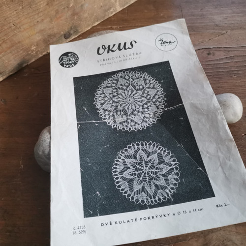VKUS 4135 ... dvě kulaté pokrývky — foto 1