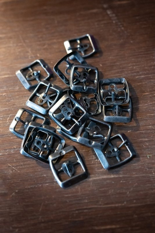 Přezka 20x20 mm, černý lak