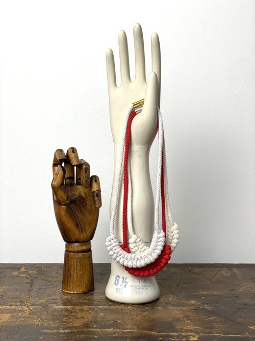 Jemný bavlněný šňůrový náhrdelník “Macrame Red ”
