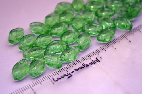 Světle zelené lístečky 12x7 mm .... 30 ks — foto 1