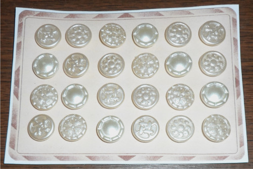 24x starožitné SKLENĚNÉ knoflíky, voskované