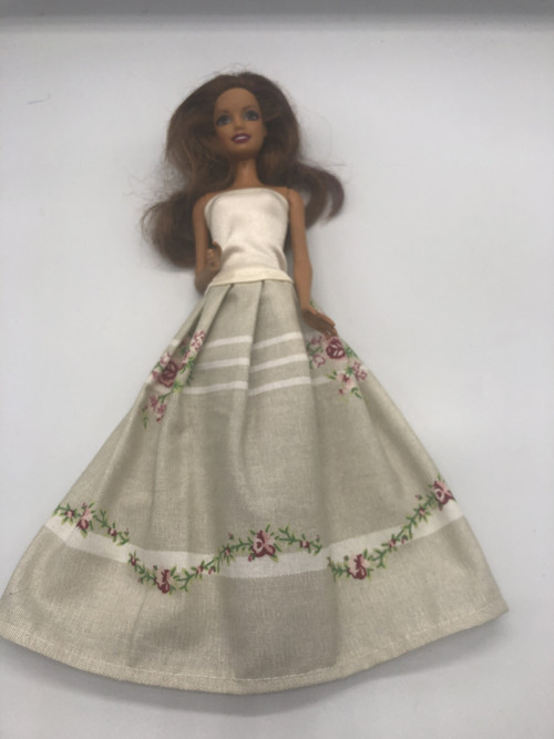 Nádherné dlouhé šatičky na Barbie