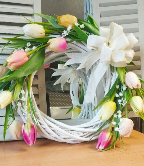 Jarní věnec s tulipány — foto 1