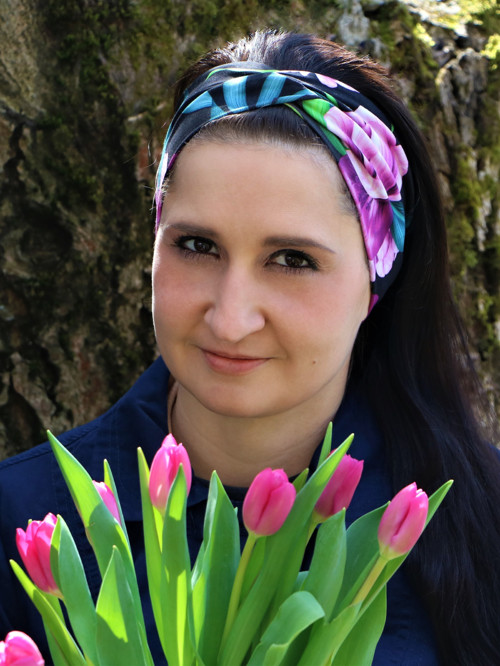 Prekrížená úpletová čelenka tulipány fialové
