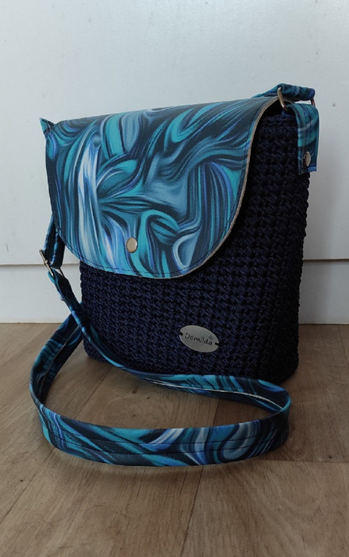 Háčkovaná crossbody