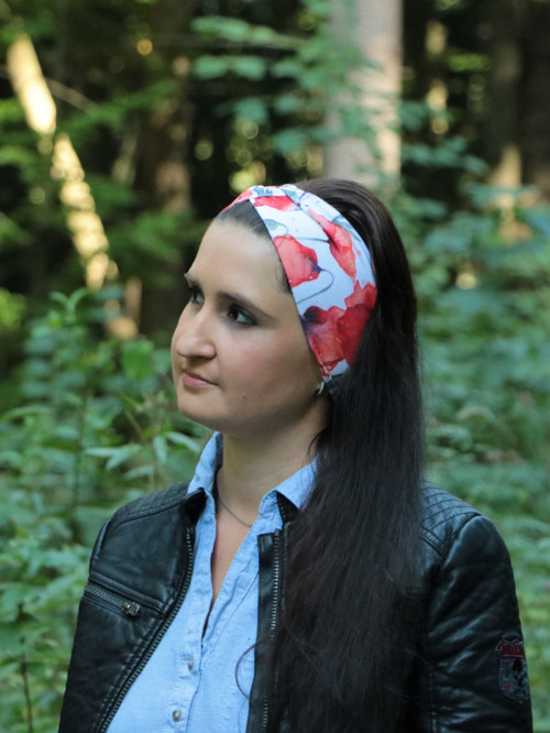 Prekrížená úpletová čelenka maky