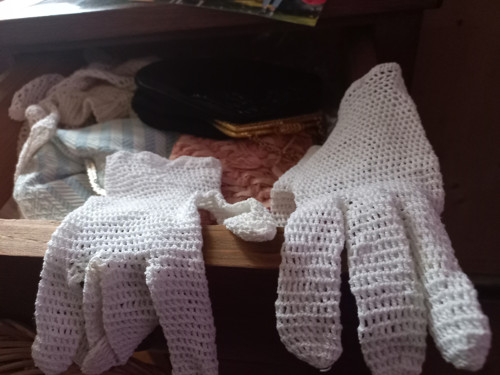 Starožitné bílé rukavičky