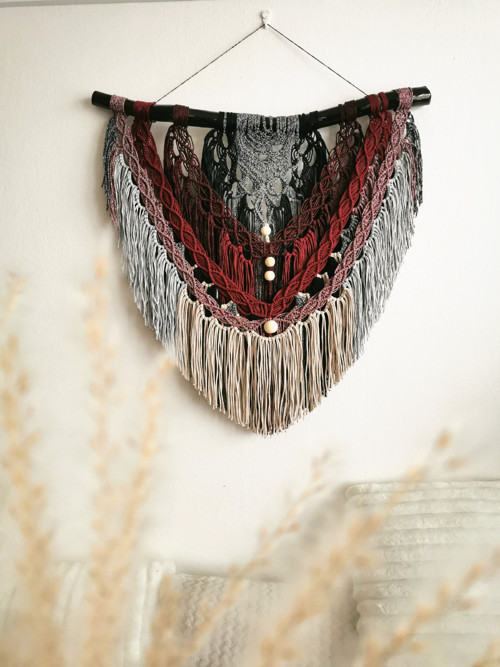 Macrame závěs - drhaná dekorace - Vášeň — foto 1