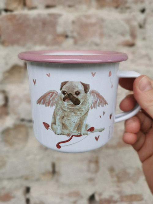 Zamilovaný plecháček s mopsíkem