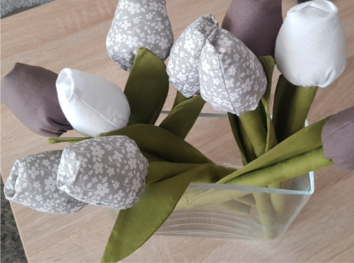 Kytice šitých tulipánů -10 ks