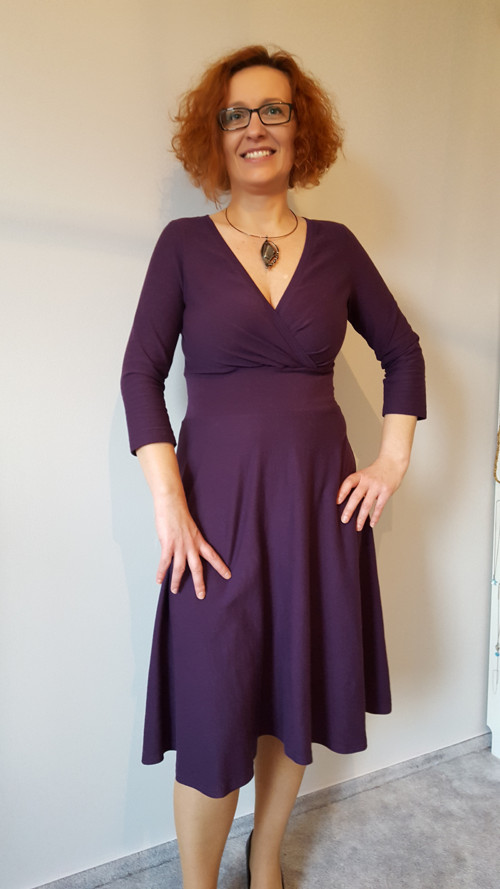 Fialové šaty — foto 1