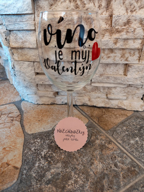 Vinylová samolepka- Víno je můj Valentýn