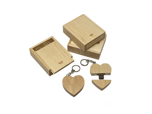 Dřevěný USB Flashdisk SRDCE 32GB - s gravírováním — foto 1